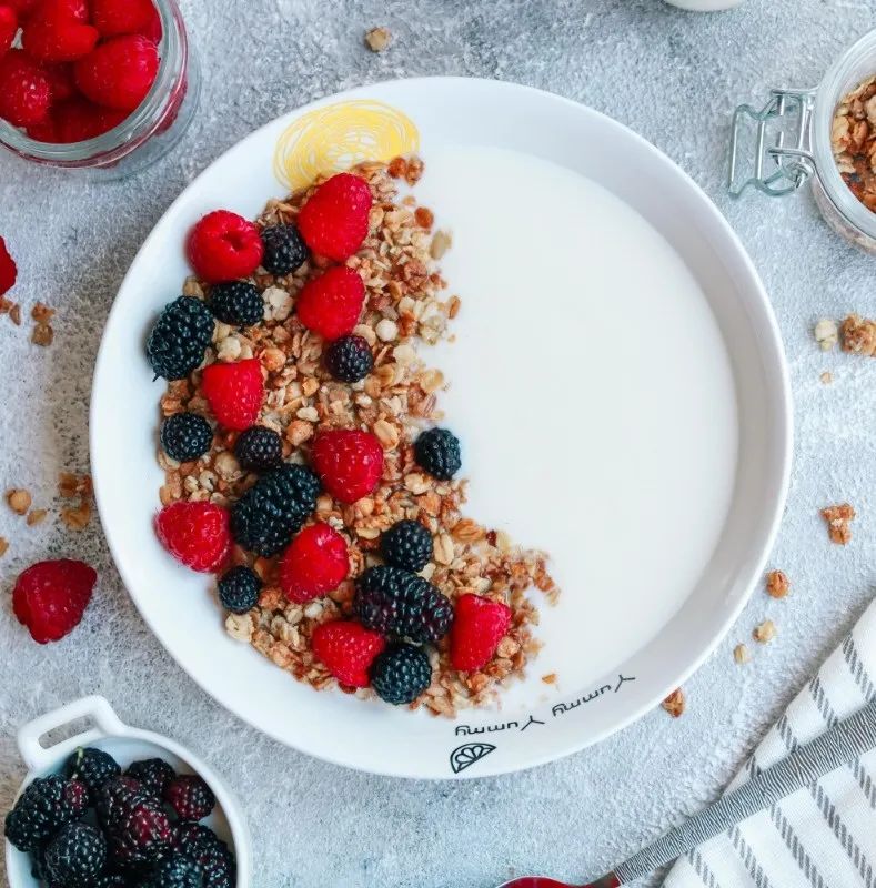 舌尖上的中医 | 滋阴抗衰，护肝降糖，这种当季水果，被称作药中“紫衣仙子”