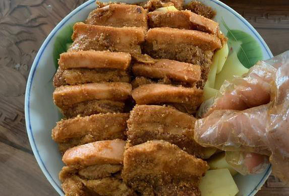 粉蒸肉总油腻不入味？多做2步关键技巧，香软到全家抢着吃