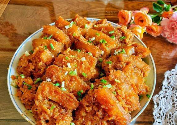 粉蒸肉总油腻不入味？多做2步关键技巧，香软到全家抢着吃