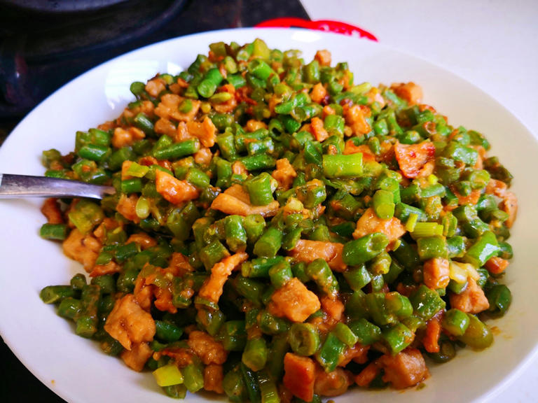 一健脾，二祛湿，三通便，夏天这碱性菜使劲吃，随手一炒太香了！