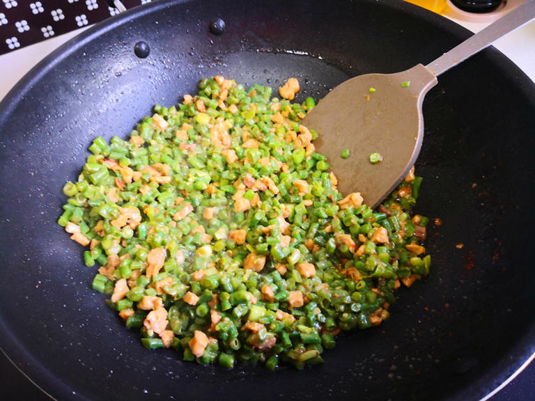 一健脾，二祛湿，三通便，夏天这碱性菜使劲吃，随手一炒太香了！