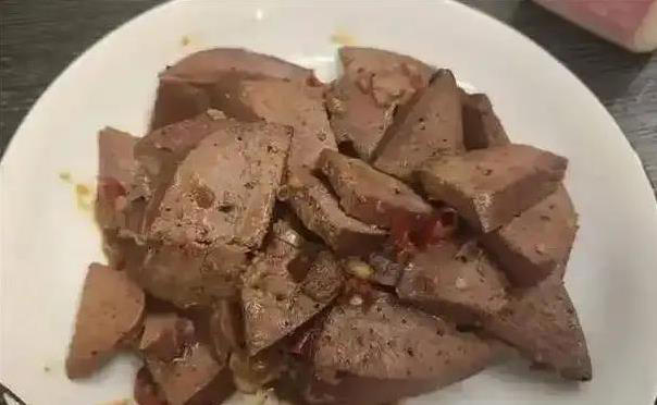 每周吃两次猪肝，脸色暗黄全改善，你还在嫌它腥？