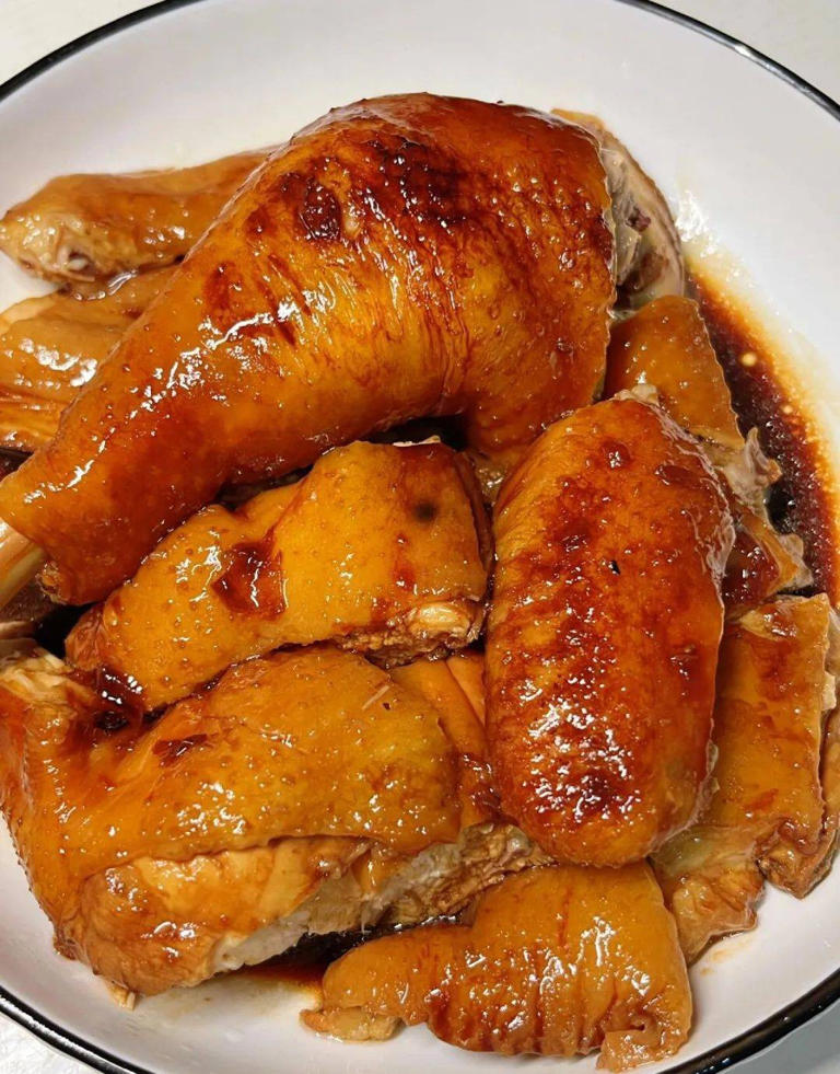 今天跟朋友学做豉油鸡，简单易做超下饭！ 