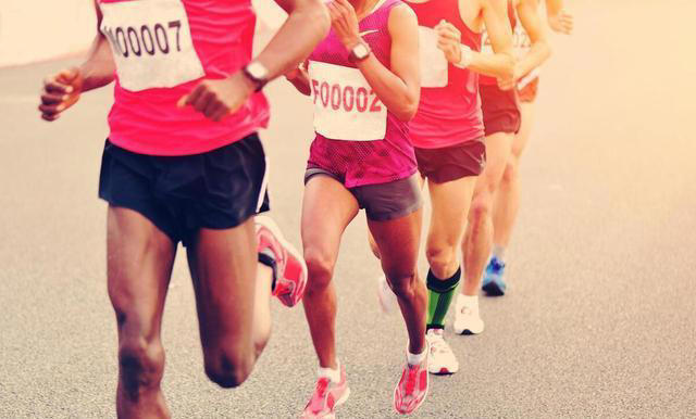 人到中年，到底是骑车锻炼好还是跑步好？今天我来一次性说清楚