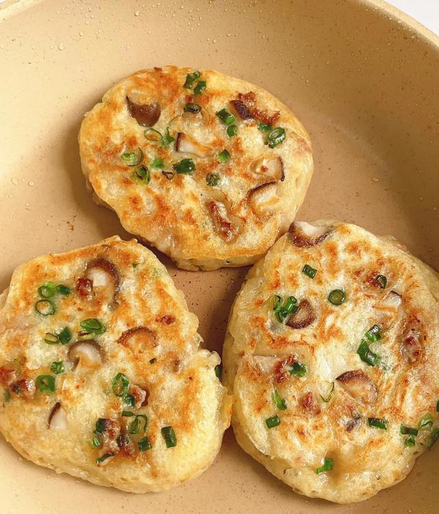 懒人发面饼10分钟搞定，蓬松香软超美味，这饼我能炫一辈子