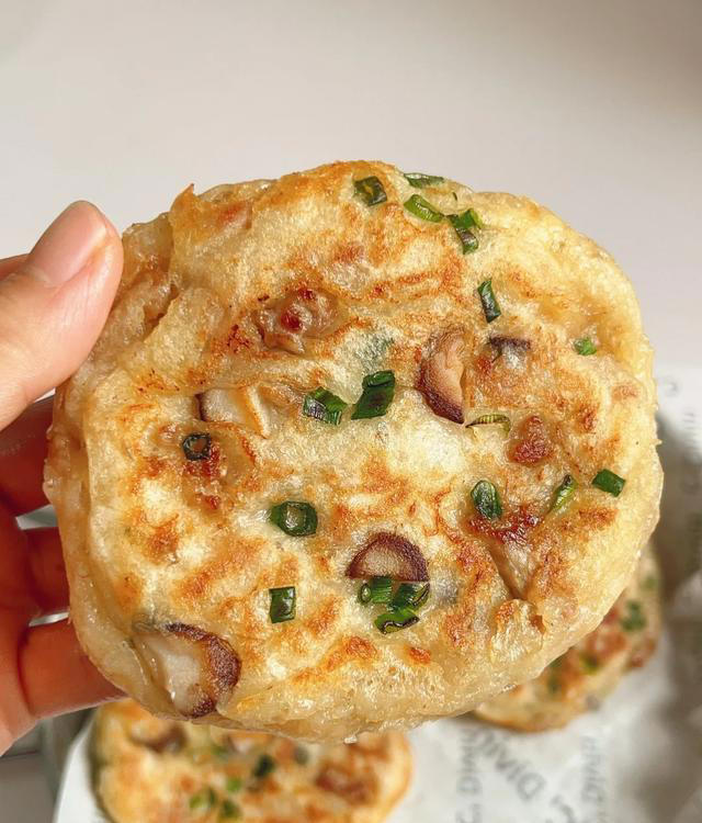 懒人发面饼10分钟搞定，蓬松香软超美味，这饼我能炫一辈子