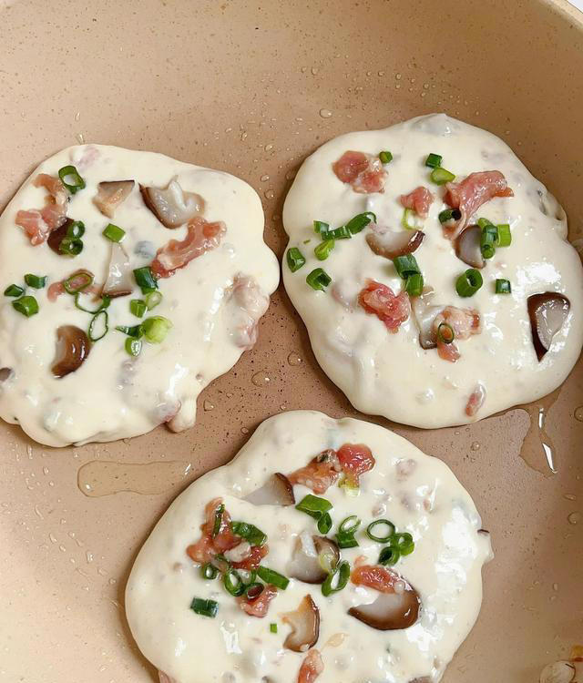 懒人发面饼10分钟搞定，蓬松香软超美味，这饼我能炫一辈子