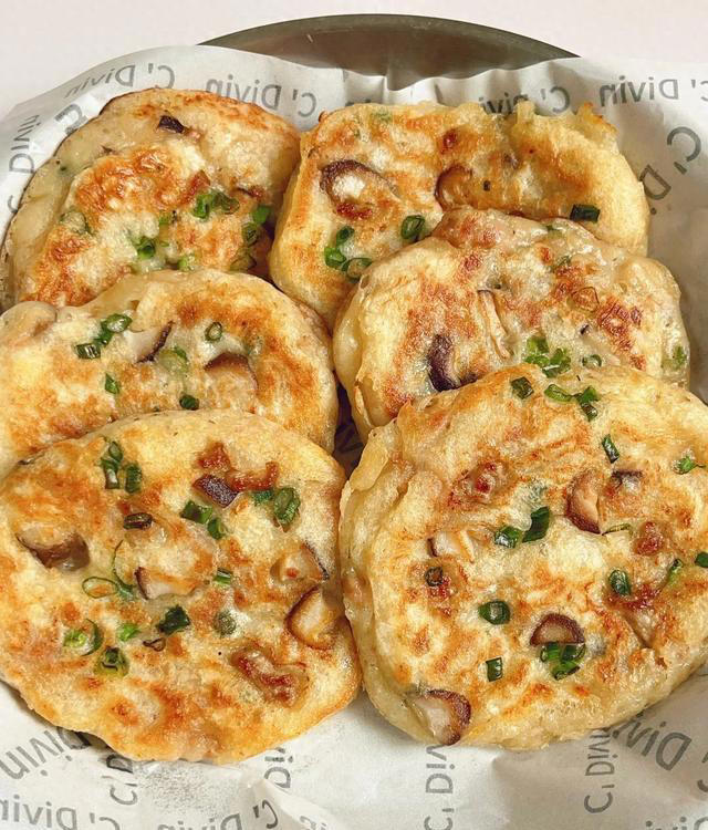 懒人发面饼10分钟搞定，蓬松香软超美味，这饼我能炫一辈子