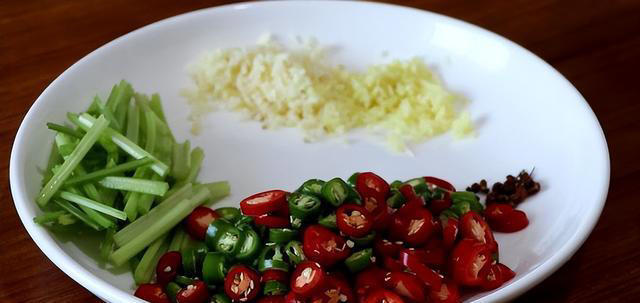 在家不会炒牛肉？推荐4种炒牛肉，这一步很关键，炒出来嫩滑爽口