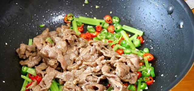 在家不会炒牛肉？推荐4种炒牛肉，这一步很关键，炒出来嫩滑爽口