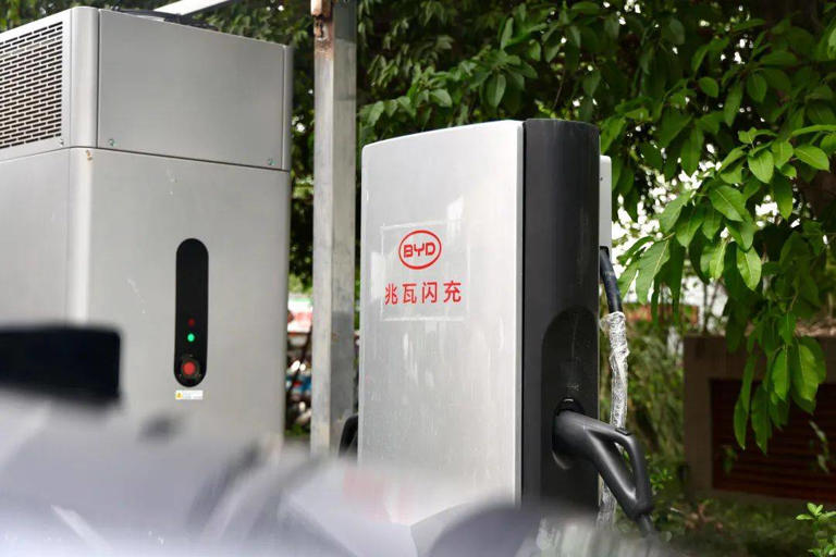 国产固态电池明年量产，续航破800km，燃油车面临大考