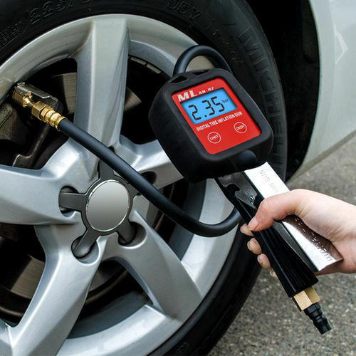 汽车轮胎使用年限大揭秘！多久更换才安全？