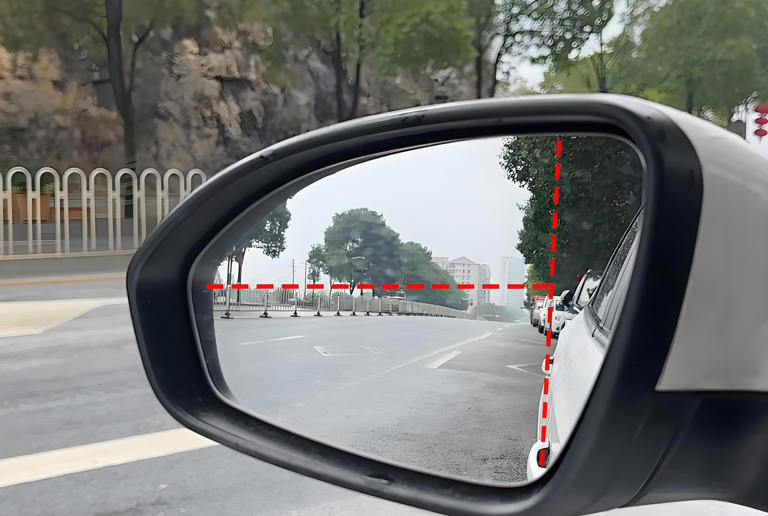 后视镜如何调节视野最好？掌握这几个技巧