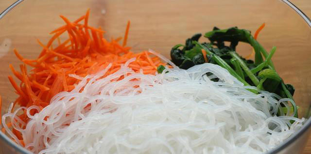 人老后各种病都来了？说实话：2种营养跟得上，有助于增强体质