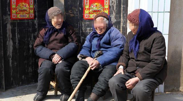 人老后各种病都来了？说实话：2种营养跟得上，有助于增强体质