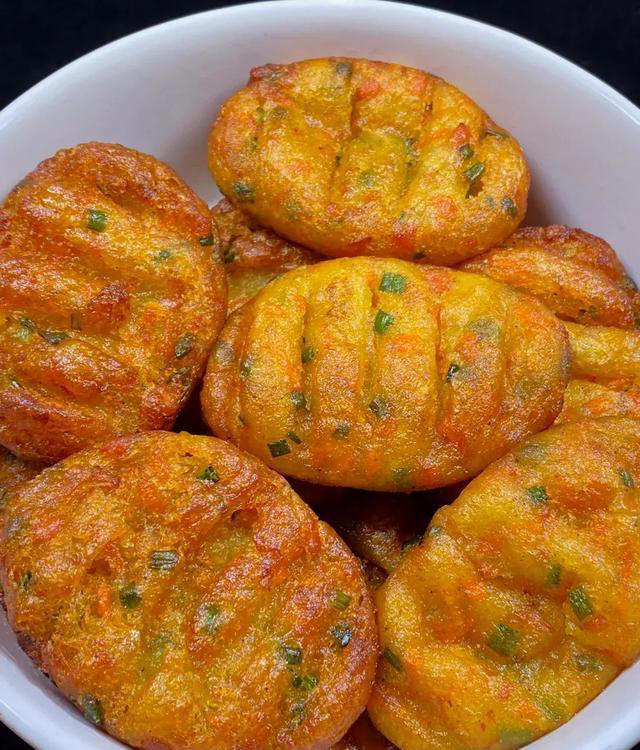 土豆饼这种做法实在太香了，外酥里嫩，软糯香甜