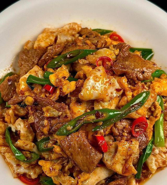 鸡蛋炒肉，清新爽口，开胃下饭，味道比外面的还好吃