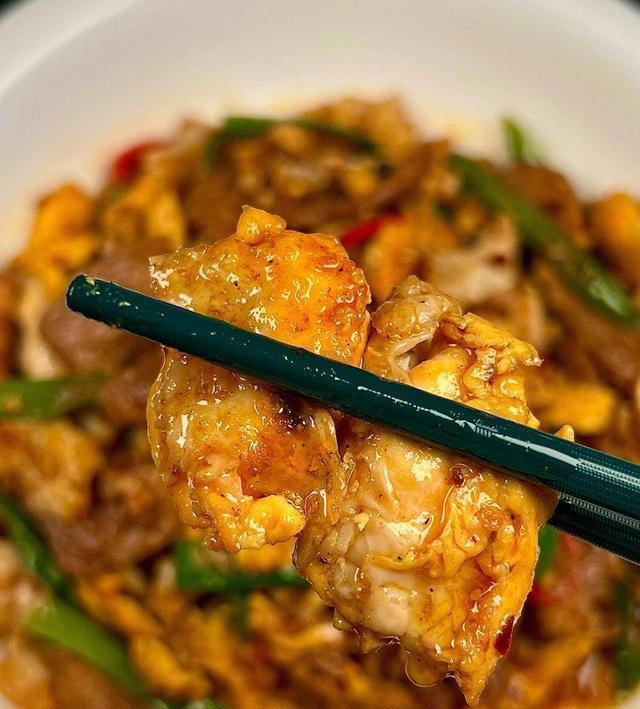 鸡蛋炒肉，清新爽口，开胃下饭，味道比外面的还好吃