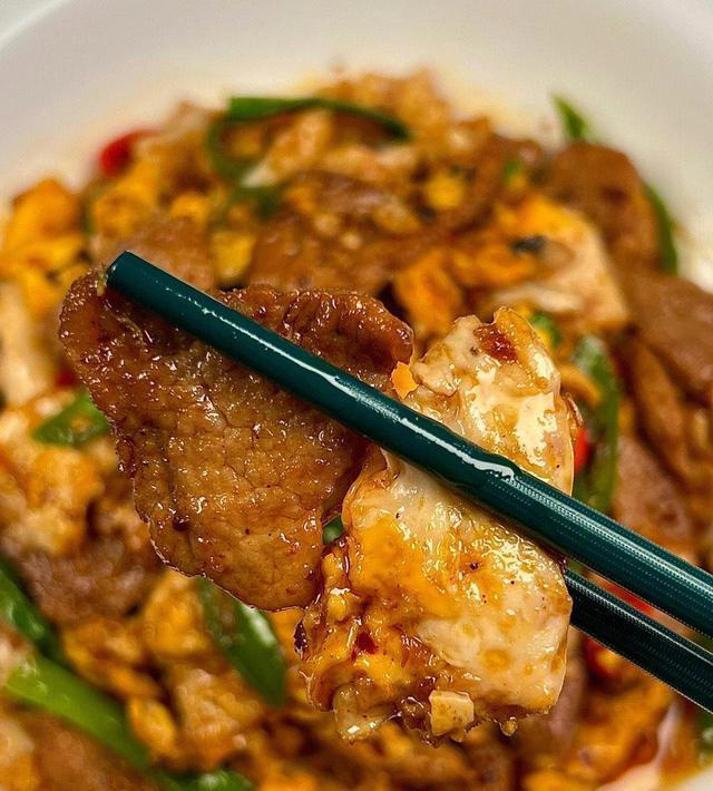 鸡蛋炒肉，清新爽口，开胃下饭，味道比外面的还好吃