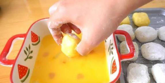 外酥里嫩媲美薯饼，无油健康做法揭秘，你家也能做！