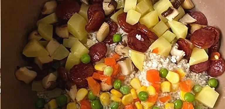一碗米饭加点菜，电饭锅搞定全家饭，懒人最爱省事神器？