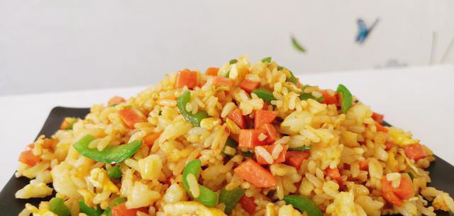 蛋炒饭，是先炒鸡蛋还是先炒饭，正确做法教给你，金黄松散真好吃