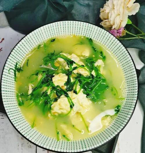 失眠多是“肝火旺”，建议多吃这8个菜，养肝下火，有助于睡眠