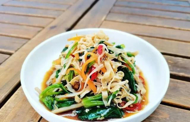 失眠多是“肝火旺”，建议多吃这8个菜，养肝下火，有助于睡眠