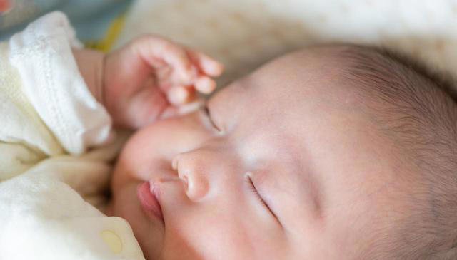 从小睡枕头和不睡枕头的孩子，长大后有什么差别？家长要及早了解