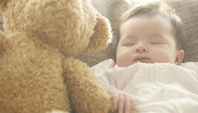 从小睡枕头和不睡枕头的孩子，长大后有什么差别？家长要及早了解