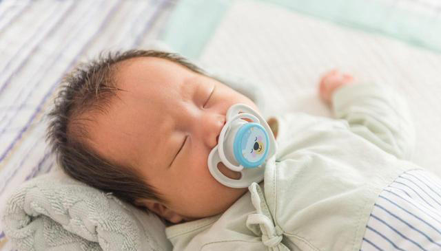 从小睡枕头和不睡枕头的孩子，长大后有什么差别？家长要及早了解