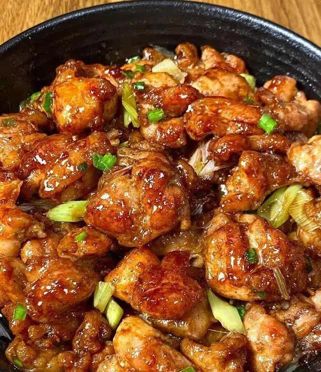 鸡腿金黄酥脆葱香浓，半小时搞定下饭神菜，你家常做吗？