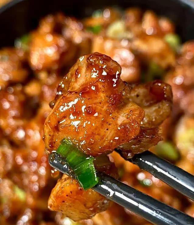 鸡腿金黄酥脆葱香浓，半小时搞定下饭神菜，你家常做吗？