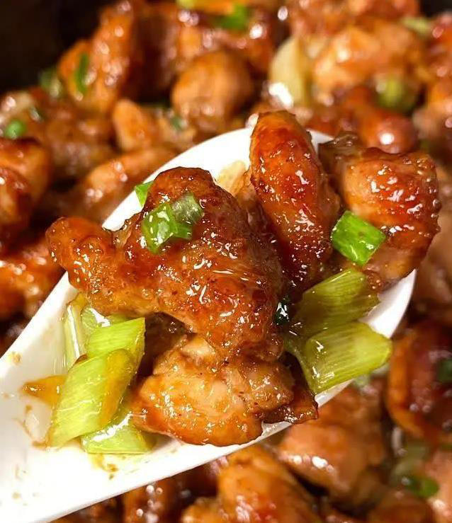 鸡腿金黄酥脆葱香浓，半小时搞定下饭神菜，你家常做吗？