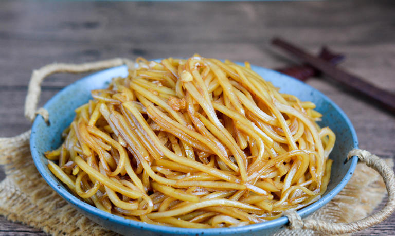 这菜含钾量是香蕉的2倍，三伏天多吃，有劲有精神，4种做法不重样