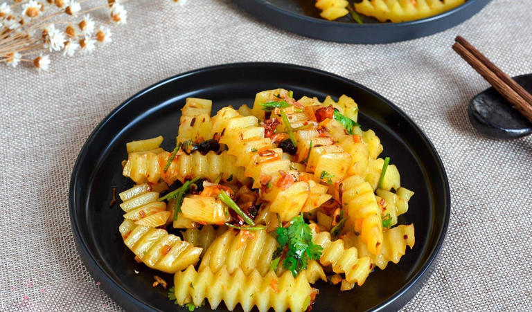 这菜含钾量是香蕉的2倍，三伏天多吃，有劲有精神，4种做法不重样