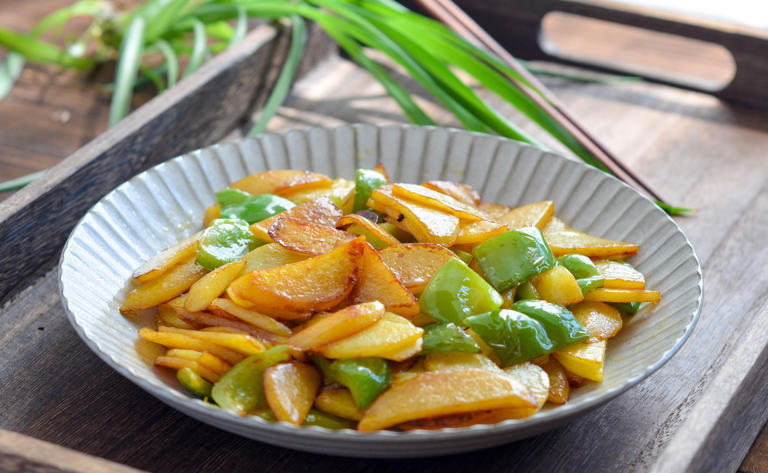 这菜含钾量是香蕉的2倍，三伏天多吃，有劲有精神，4种做法不重样