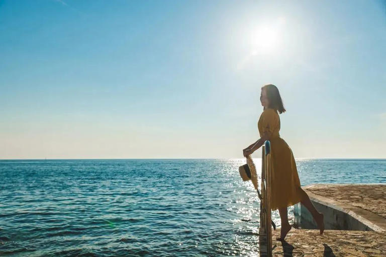 事缓则圆，语迟则贵。 王小波说：“一个人活在这世界上，第一就是要好好做人。” 一撇一捺写个人，一生一世学做人。 做人是一门艺术，更是一门学问，很多人一辈子都没有弄明白。 做人、做事的三大法宝：和气的脸，克制的嘴，善良的心。 &nbsp;01&nbsp; 和气