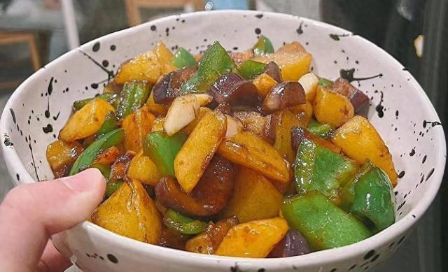 心脏决定寿命！建议中老年：生活别太节俭，8种护心食物该吃就吃