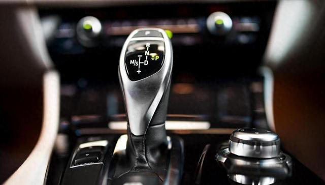 自动挡热车，挂P挡还是N挡？别等到拉缸才后悔！有车没车多看看