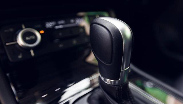 自动挡热车，挂P挡还是N挡？别等到拉缸才后悔！有车没车多看看