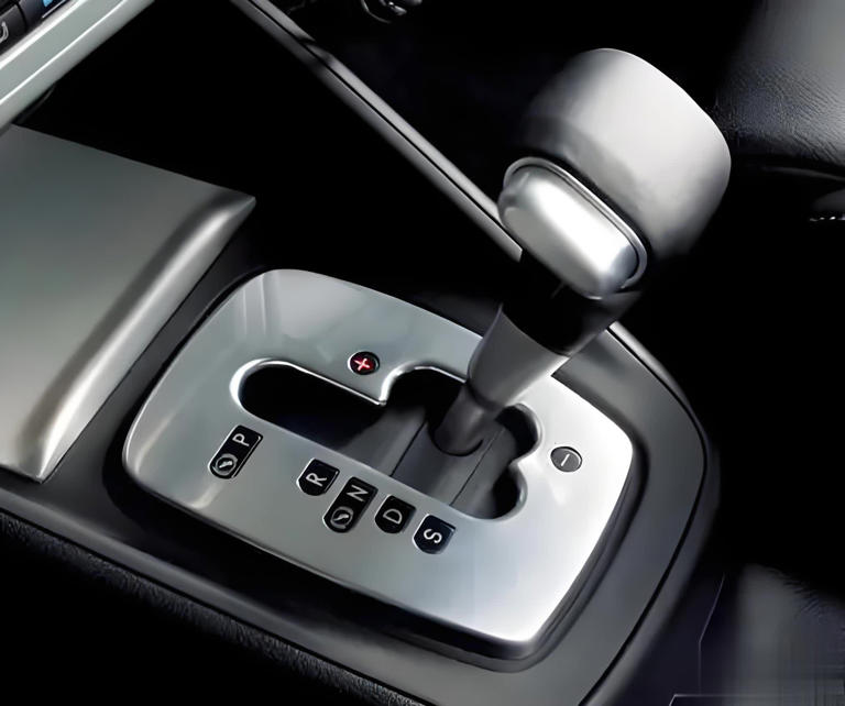 上下坡时自动挡车咋开？老司机支招，别等变速箱废了后悔