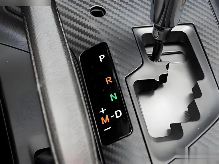 上下坡时自动挡车咋开？老司机支招，别等变速箱废了后悔