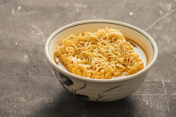 吃方便面到底好不好？医生说：别再轻信谣言，告诉你实情
