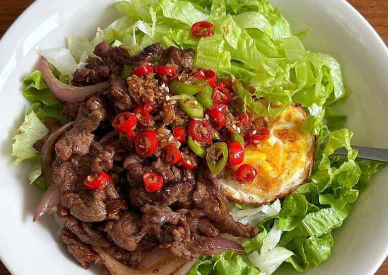 三伏天太热不想炒菜，就做这6种懒人拌饭，有荤有素，好吃又营养