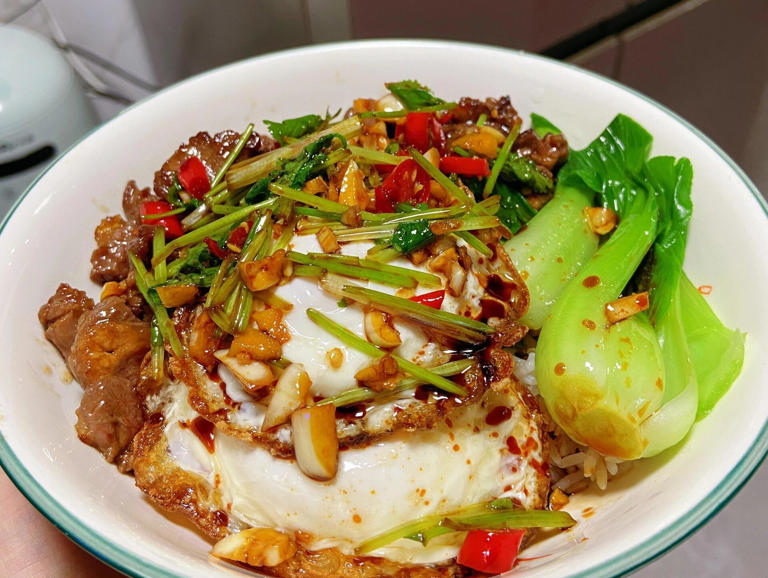 三伏天太热不想炒菜，就做这6种懒人拌饭，有荤有素，好吃又营养