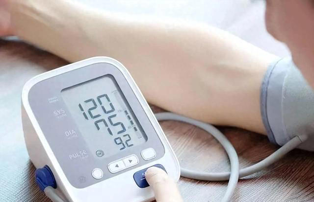 你知道老人血压多少正常呢？注意这个数值，超过65岁的更要注意！