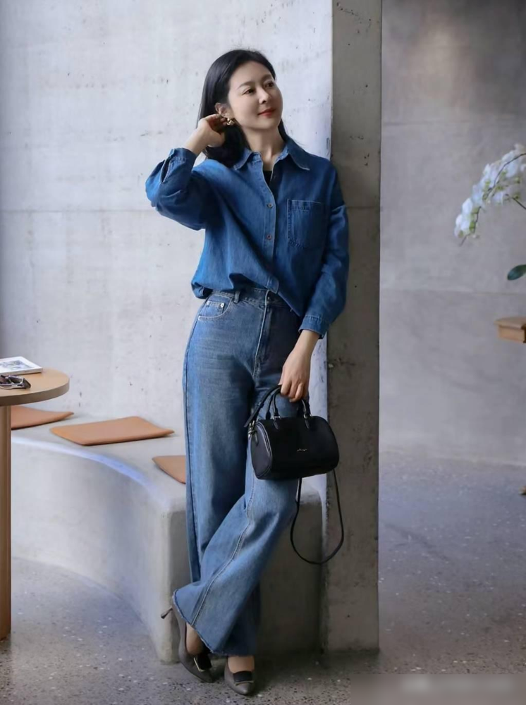 中年女性如何展现优雅：素颜与简约穿搭，她们的美丽源自灵魂深处