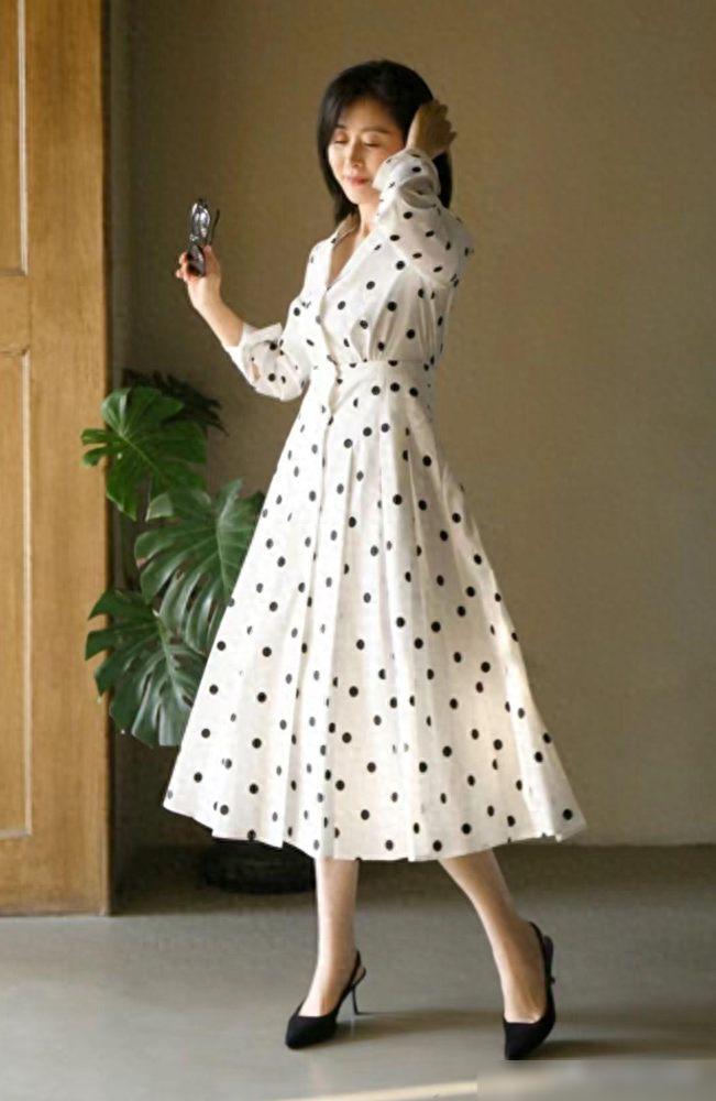 中年女性如何展现优雅：素颜与简约穿搭，她们的美丽源自灵魂深处