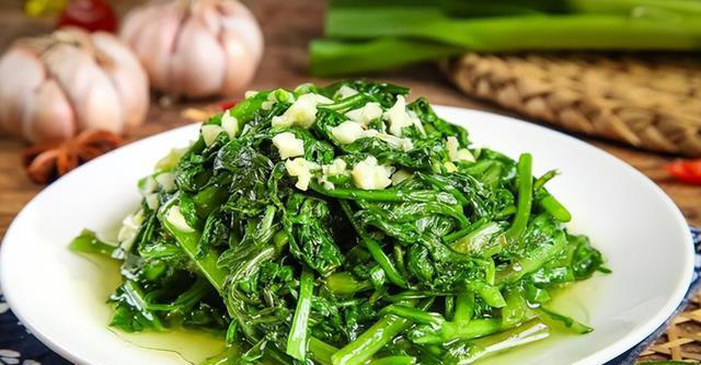 医生提醒：4种青菜高血压要少吃，小心让血压上涨，喜欢也要注意